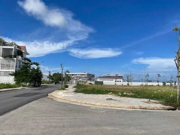 Bán Lô Góc 2MT Mặt tiền Đường Lưu Nhân Chú KQH Thuỷ Thanh3- Ngay gần trường FPT Huế - Thỏa thuận - 320m²