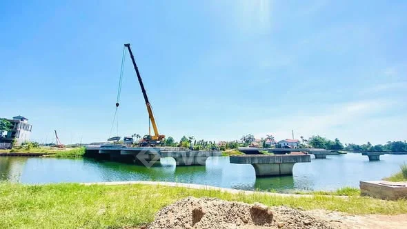 Bán 725m2 đất đường Nguyễn Lộ Trạch đối diện Phú Xuân City