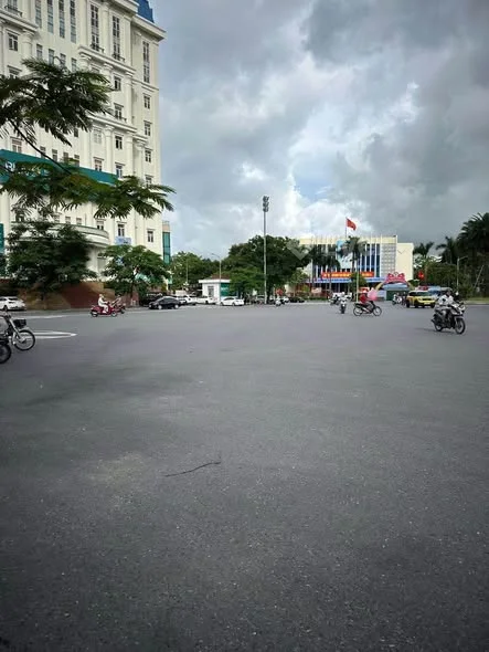 NHÀ MẶT TIỀN ĐƯỜNG BÀ TRIỆU- TRUNG TÂM THÀNH PHỐ HUẾ212mv ngang 5,9 mét mặt tiền kinh doanh - Thỏa thuận - 212m²