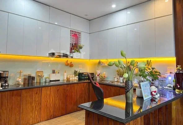 Nhà 2 tầng có hồ bơi đường 5m Phan Chu Trinh sát mặt tiền giá 4,x tỷ