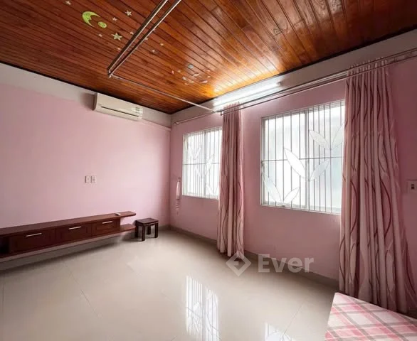 Bán nhà 3 tầng , mặt tiền Võ Chí Công - Full nội thất . Chỉ 3.xxx tỷ