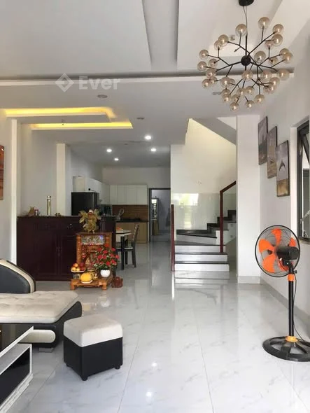 Bán nhà 2 tầng mặt tiền KD Bùi Thị Xuân, Huế 136m2 4PN Giá rẻ 5,x tỷ