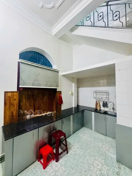 NHÀ 3 TẦNG ĐỔ 3 MÊ TRUNG TÂM THÀNH PHỐ