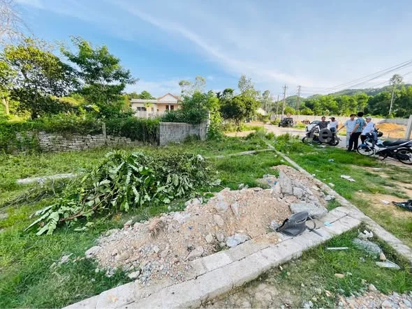 Mặt tiền Phùng Lưu còn 1 lô duy nhất 94m2 ngang hơn 5m giá 2 Tỷ ( lưu chủ )