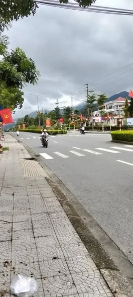 CHỦ BÁN LÔ ĐẤT VỊ TRÍ ĐẮC ĐỊA TẠI TRUNG TÂM A LƯỚI