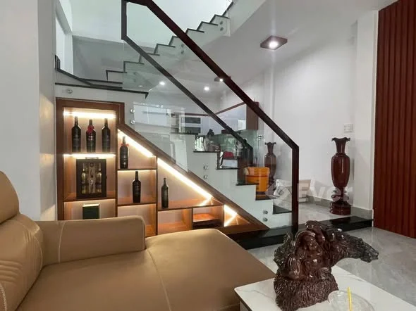 Cho thuê nhà 3 tầng kiệt ô tô Hùng Vương, Huế giá rẻ chỉ 10 tr/ tháng