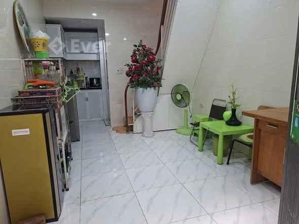 BÁN NHÀ NHỎ XINH – TRUNG TÂM THÀNH PHỐ Ngõ 51 Dư Hàng – Chợ Cột Đèn Diện tích: 20m² × 2 tầng