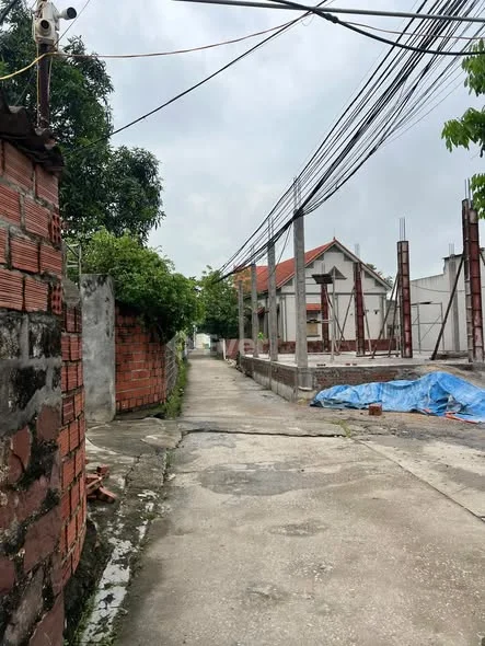 Nhà đầu tư nhanh tay bắt lấy cơ hội . Đường chuẩn bị làm ạ. - 2,05 tỷ - 10075m²