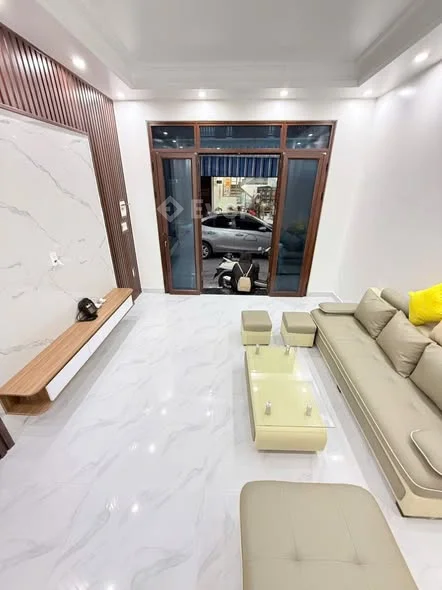 Bán nhà 3 tầng xây mới ngõ thông ở 476 Chợ Hàng.