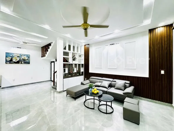 Bán nhà 4 tầng full nội thất phố Nguyễn Cộng Hoà Có sân – có cổng riêng, an ninh tuyệt đối