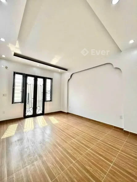 Bán nhà phố Chợ Hàng - HP ( 3,99 tỷ) Dt: 60m x 4 tầng + 10m2 lưu ko (mặt tiền 4,1m - nở hậu 4,3m)