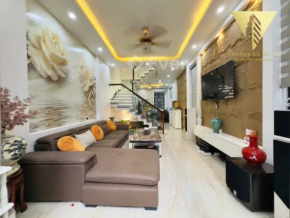 HẠ GẤP 360TR BÁN NHANH CĂN NHÀ 4 TẦNG 𝐭𝐚̣𝐢 𝐩𝐡𝐨̂́ 𝐋𝐀̣𝐂𝐇 𝐓𝐑𝐀𝐘