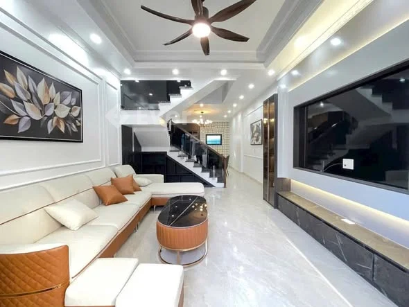 Nhà 3 tầng 60m² với sân cổng riêng thoáng mát - 3,55 tỷ - 60m²