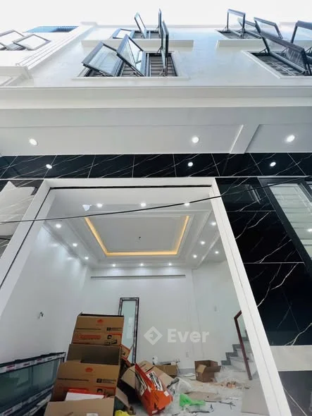 Chỉ nhích 2tỷ mà có nhà xây mới 3,5 tầng đầu Cát Linh gần chợ Nam Cá