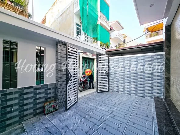 BÁN SIÊU PHẨM NHÀ 4 TẦNG XÂY MỚI, ĐỘC LẬP, SÂN CỔNG RIÊNG PHỐ CHỢ HÀNG - HỒ SEN- Ô TÔ ĐỖ SÁT NHÀ