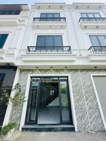 NHÀ 3 TẦNG – TỔ 7 THỊ TRẤN AN DƯƠNG – NGÕ Ô TÔ ĐỖ CỬA - 2,2 tỷ - 43m²