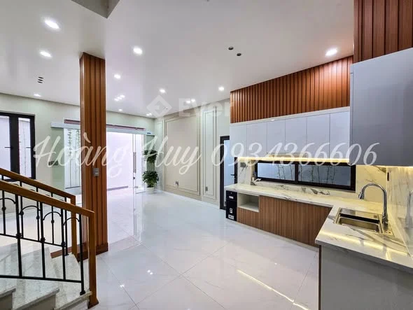 NHÀ ĐẸP XÂY MỚI ĐỘC LẬP SÂN CỔNG RIÊNG TẠI TRẦN NGUYÊN HÃN - GẦN HỒ TAM BẠC - LÊ CHÂN - HẢI PHÒNG