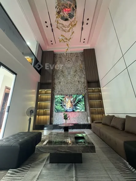 NHÀ 5 TẦNG – THANG MÁY – MT 12M . SÁT AEON MALL LÊ CHÂN
Vị trí đẹp: Tuyến 2 Thiên Lôi, cách Aeon 2 p - 11,5 tỷ - 58m²