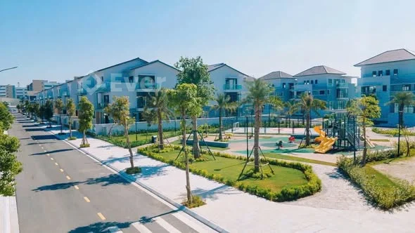 + Bán căn nhà liền kề khu Gem VShip Thủy Nguyên.+ Diện tích 110 M ngang