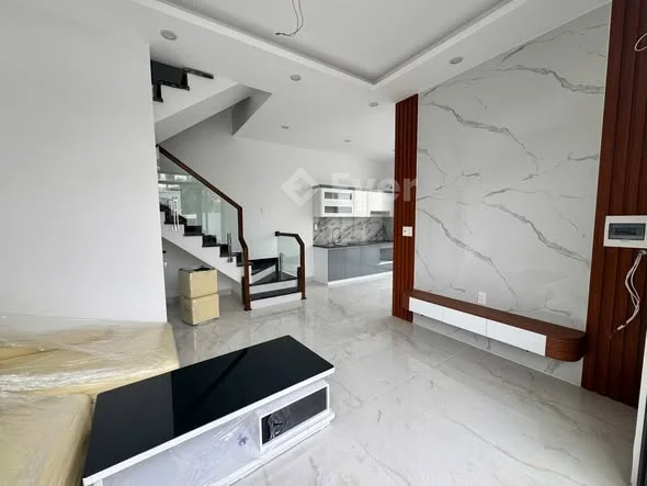 Nhà 3 tầng – sân cổng độc lập – kiểu biệt thự mini tại Đồng Hòa