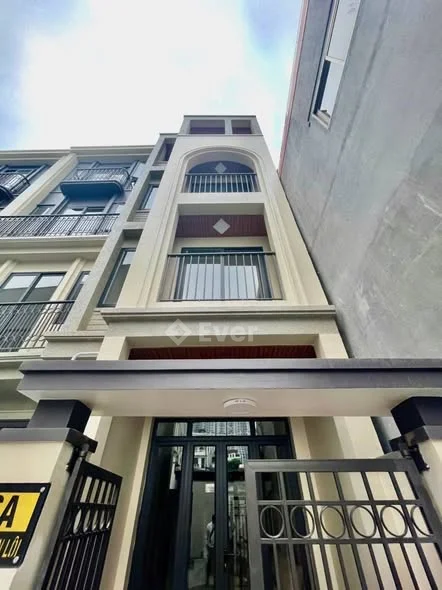 Nhà 4 tầng khu Thiên Lôi - Quán Nam Hải Phòng. Diện tích: 56,5m2 có sân cổng Công năng sử dụng: 4 n