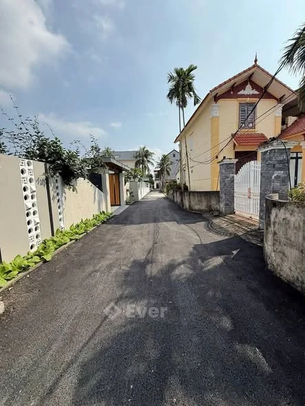 - Lô đất gần chợ tại phường Hợp Đức, quận Đồ Sơn.- Diện tích 42.5m2 - ngang 5m