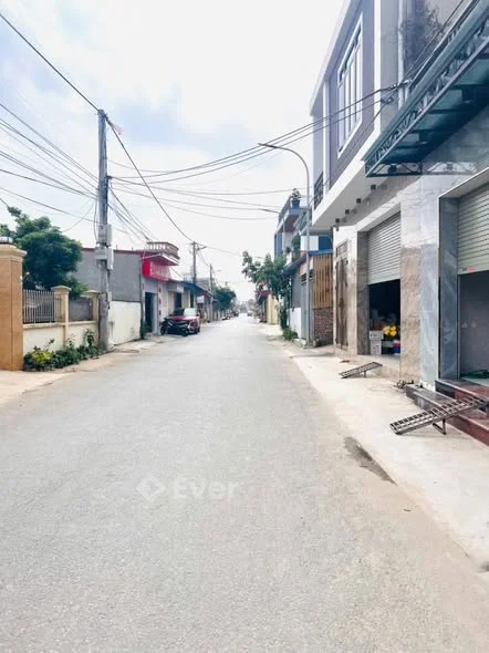 R2E lại về tay 1 lô đất mới. Chủ ở xa gửi bán: mặt đg thôn 7m Lang thượng -mỹ đức