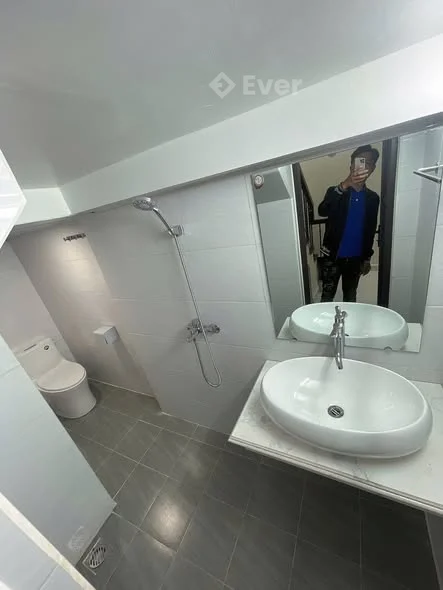 BÁN NHÀ NGÕ 218 HAI BÀ TRƯNGNhà đẹp 2 tầng, sân cổng Tại Cát Dài