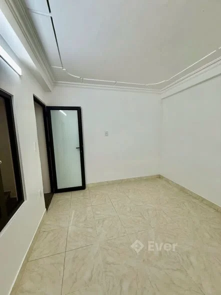 Nhà xây chắc chắn phố Chợ Hàng ,sạch đẹp quý khách chỉ việc về ở luôn và ngay.