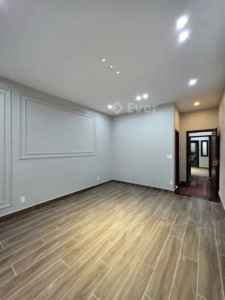 Nhà dân xây độc lập có sân Party 3 tầng phố Miếu Hai Xã●