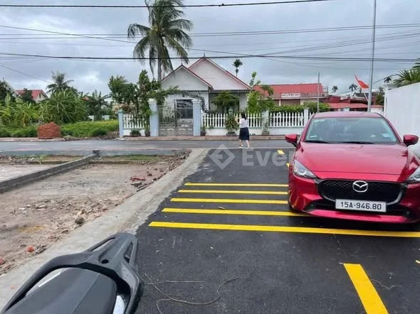 - Bán lô đất tại Vũ Vị - Minh Tân - Kiến Thụy
- Diện tích 60,2m2 - Ngang 5m
- Vị trí đẹp, ngay cạnh