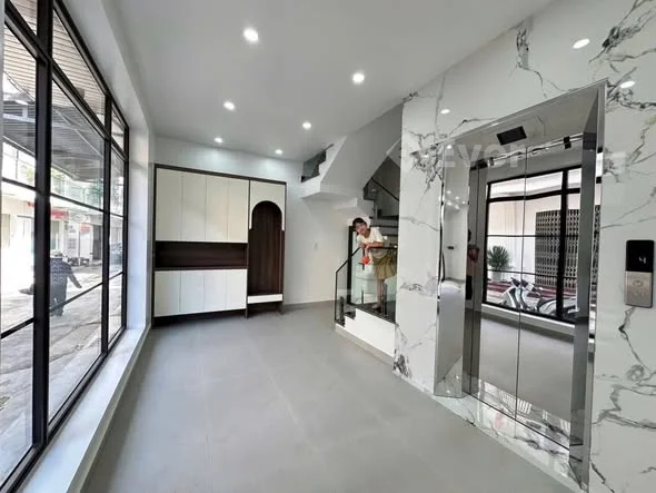 Nhà đẹp phố Thiên Lôi - Tp Hải PhòngDt: 59m2 x5 tầng mới - thang máy xịn - ô tô đỗ 2 xe trước cửa