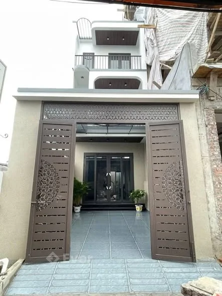 NHÀ 3 TẦNG tại CHUNG CƯ QUỲNH HOÀNG xây mới độc lập - hiện đại
