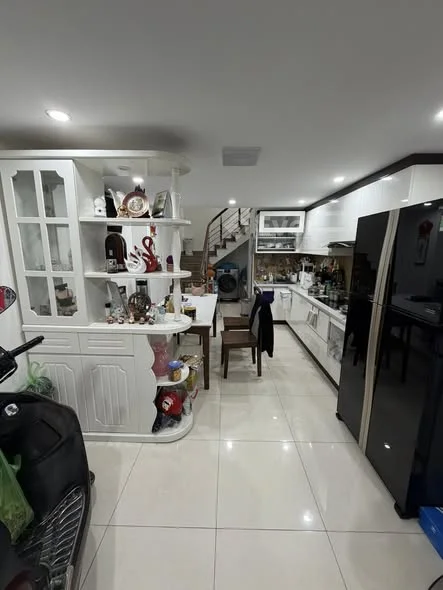 mình cần bán căn nhà tại số 23 /376 tô hiệudiện tích : 30m x4 tầng nhà mới