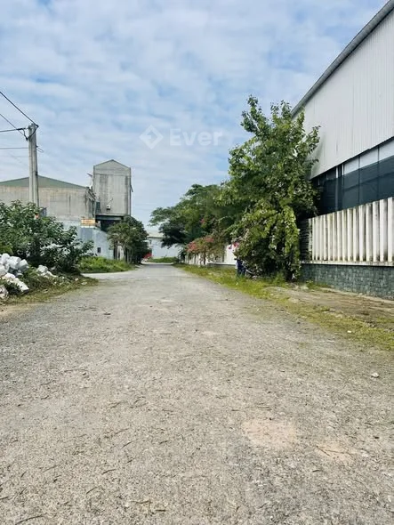 TRÁI DIÊM 1 ĐỐI DIỆN LÀNG VIỆT Hai lô liền kề hướng đông bắc