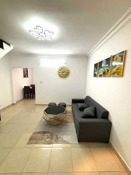 Lên sóng căn nhà 2 tầng phố Thư Trung, Văn Cao- ô tô cách nhà 30mét.