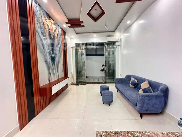 Ra mắt một em hoa khôi xinh xắn tại phố trung tâm Miếu Hai Xã - gần Hồ Sen