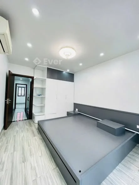 033 Mình bán căn nhà ngõ 90 Trung Lực ô tô vào nhà trước cửa là sân để xe ô tô rộng rãi