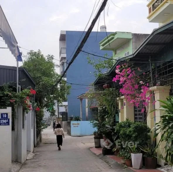 Chính chủ đi nước ngoài nên bán căn nhà đẹp, 75m2 xây 3 tầng kiên cố (3PN, 2WC)