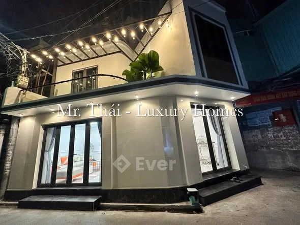 Nhà Mặt Đường – Xây Mới Độc Lập – Ban Công Siêu Thoáng Ô tô tránh nhau
