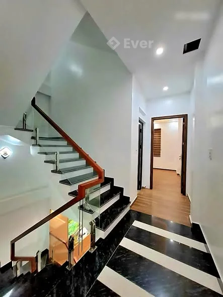 NHÀ 4 TẦNG XÂY MỚI TẠI PHỐ HỒ SEN NGAY KS CÔNG ĐOÀN NGÕ NÔNG CÁCH MẶT ĐƯỜNG 40M 1 NGOẶT ĐẾN NHÀ