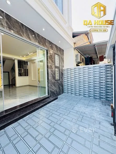 BÁN NHÀ XÂY MỚI ĐỘC LẬP – SÂN CỔNG RIÊNG TẠI HỒ SEN – LÊ CHÂN