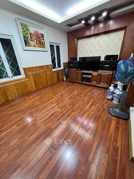 Chính chủ cần bán nhà 152 chợ Hàng giá chỉ hơn 3 tỷ( ngõ thông ra 283 Hồ sen )