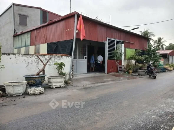 - Mặt đường trục thôn trung tâm An Áo, An Thái cạnh Nhà văn hóa, đối diện Đình