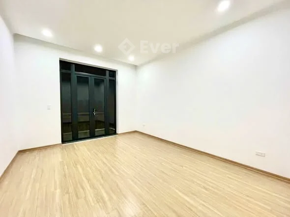 NHÀ 4 TẦNG XÂY MỚI ĐỘC LẬP KHU TĐC A51 HỒ SEN - ĐƯỜNG 3 Ô TÔ TRÁNH NHAU Diện tích: 56m2, vỉa hè 3 m