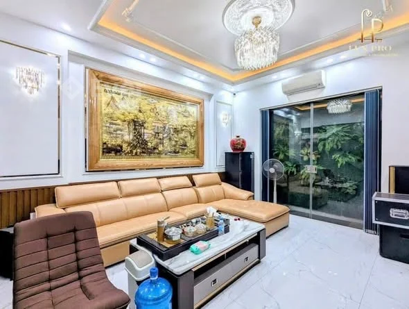 Bán nhà Cát Bi - Ngô Gia Tự. Lối đi 2 Ô tô tránh nhau . Xóm văn minh - An ninh tốt.