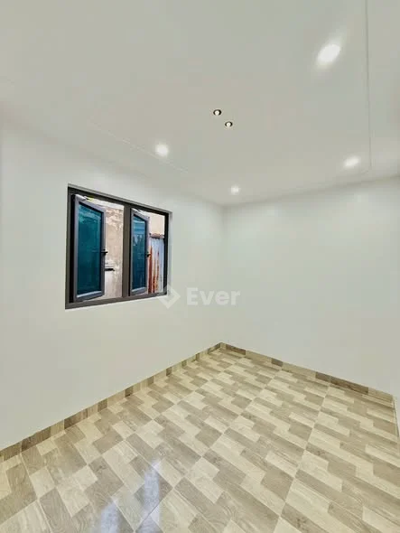 BÁN NHÀ TRONG NGÕ HÀNG KÊNH CÓ SÂN CỔNG RỘNG. FULL TIỆN ÍCH