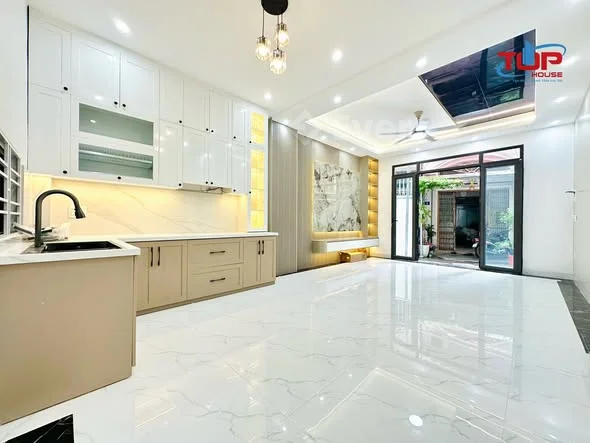 Phố Đình Đông_Hàng Kênh, nhà đẹp xây mới có sân để xe rộng rãi, ngõ nông chỉ 1 ngoặt đến nhà