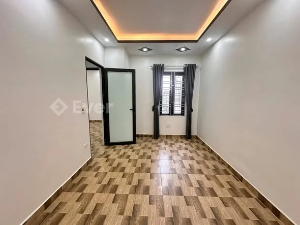 Nhà 4 tầng tuyến 2 phố Ngô Gia Tự – Nam Hải. • Ngõ nông, cách mặt đường chỉ vài chục mét