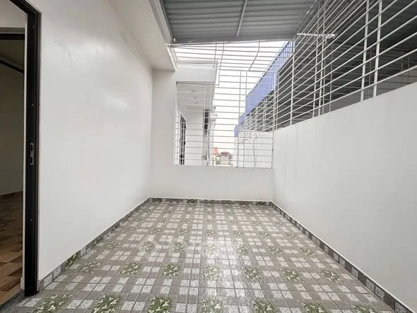 Bán nhà phố Ngô Gia Tự - Lũng Đông Ngõ nông cách đường chỉ vài chục mét